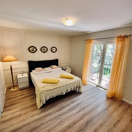 Danica Sunshine Apartment