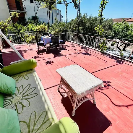 Danica Sunshine Apartment *